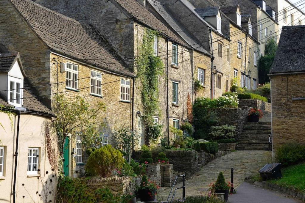 Stylish One Bedroom Cotswold Coach House 테트버리 외부 사진