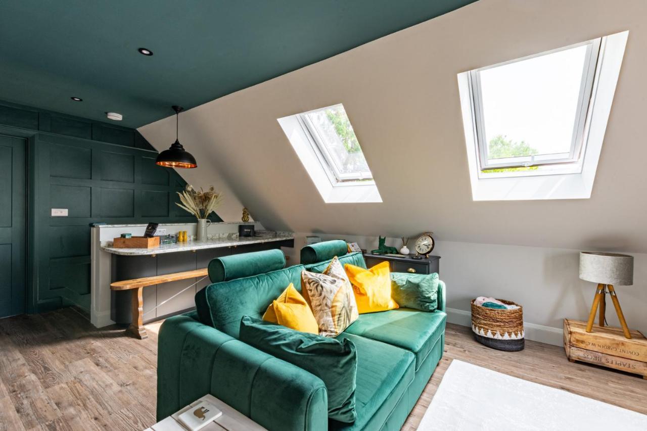 Stylish One Bedroom Cotswold Coach House 테트버리 외부 사진