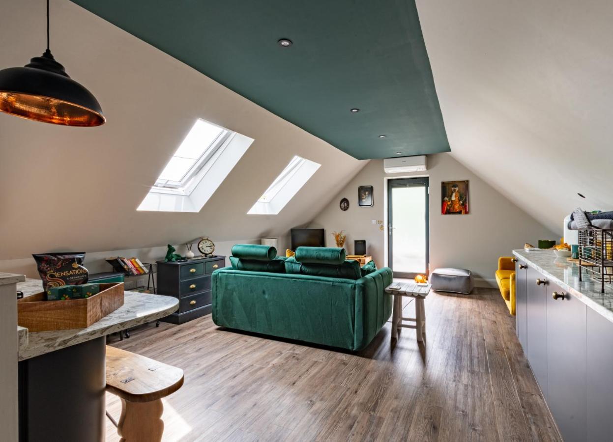 Stylish One Bedroom Cotswold Coach House 테트버리 외부 사진